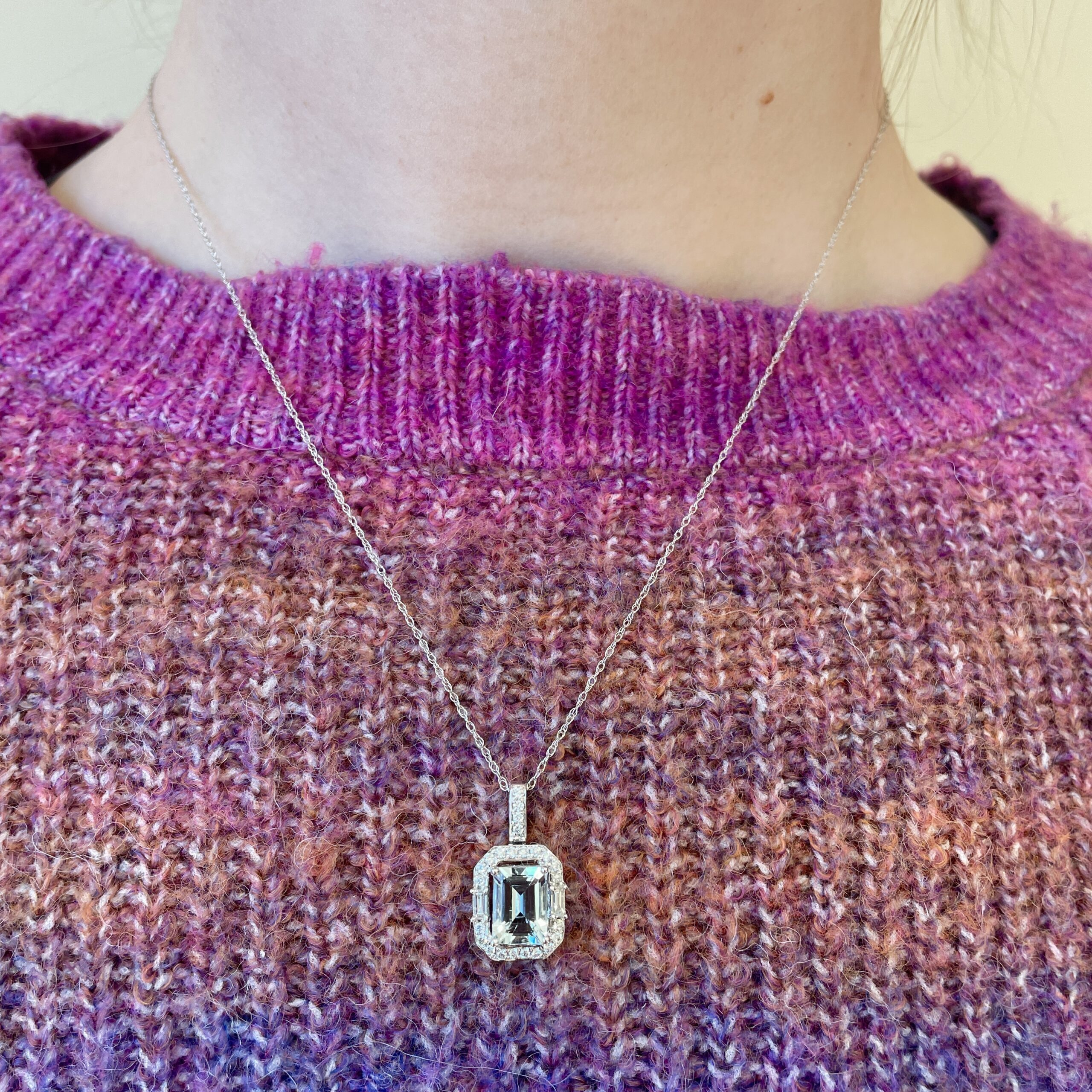White Gold Aquamarine Pendant Necklace