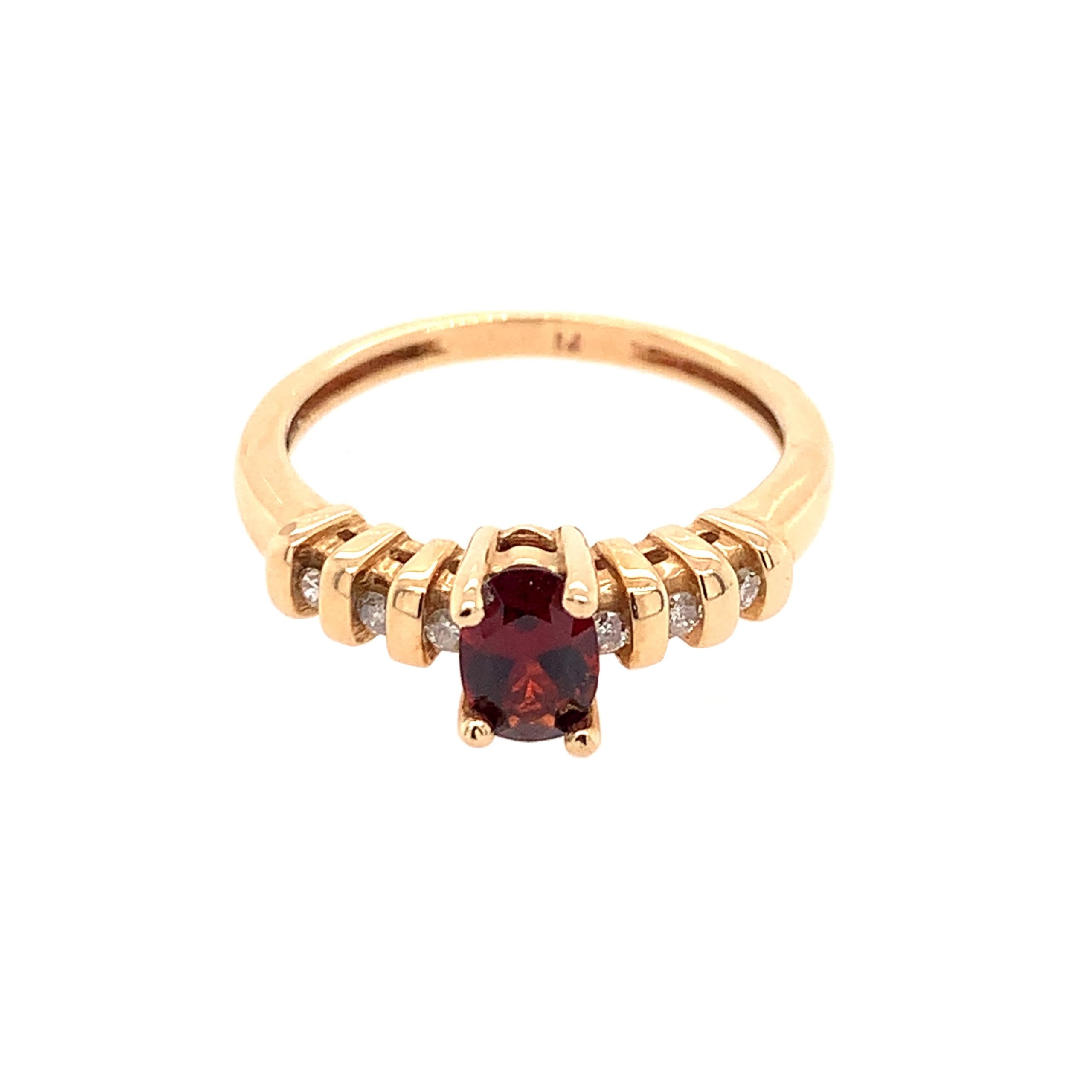 Estate: Yellow Gold Garnet Ring