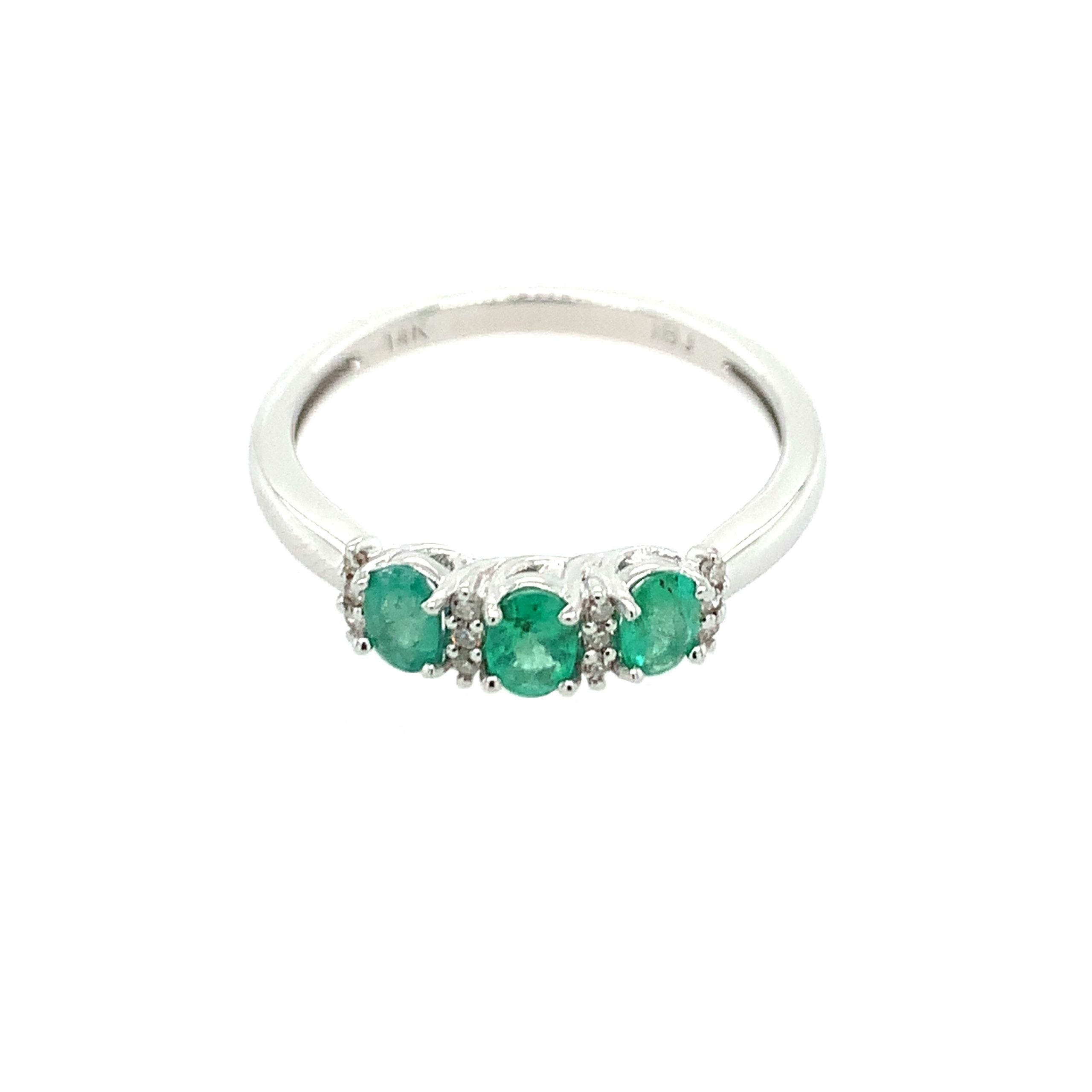 White Gold Emerald Ring