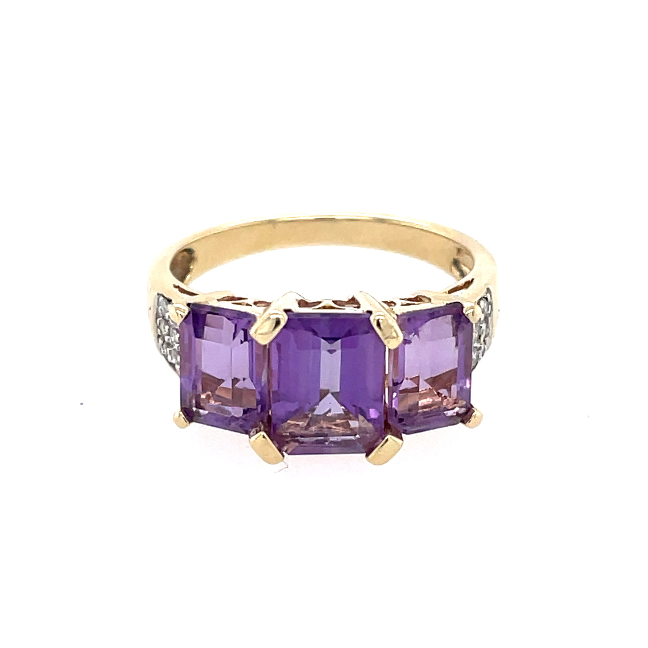 Estate: Yellow Gold Three Stone Amethyst Ring