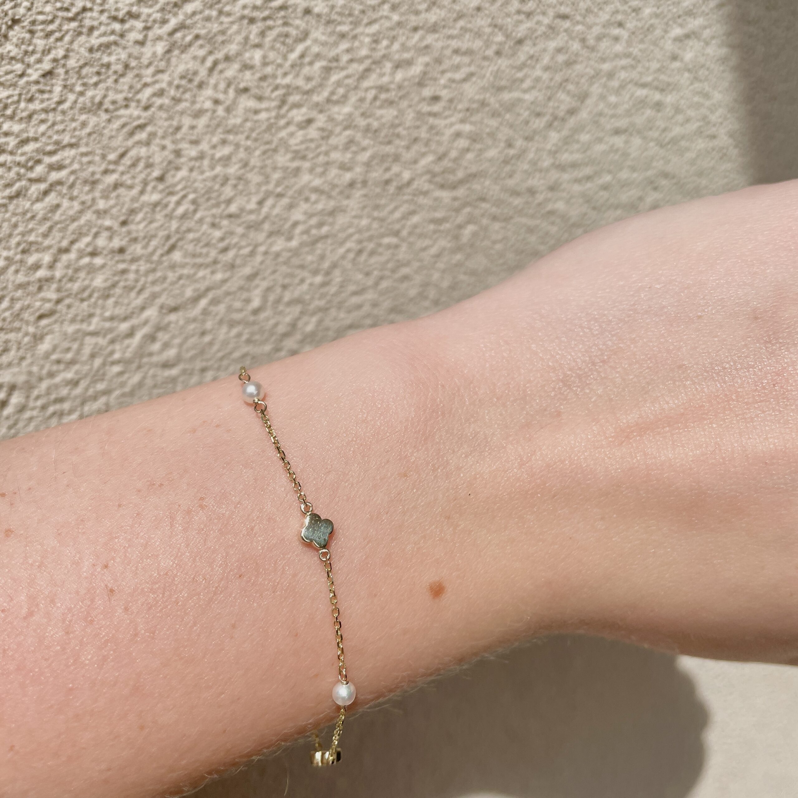 Yellow Gold Clover and Pearl Bracelet