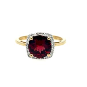 Yellow Gold Garnet Ring with Diamonds