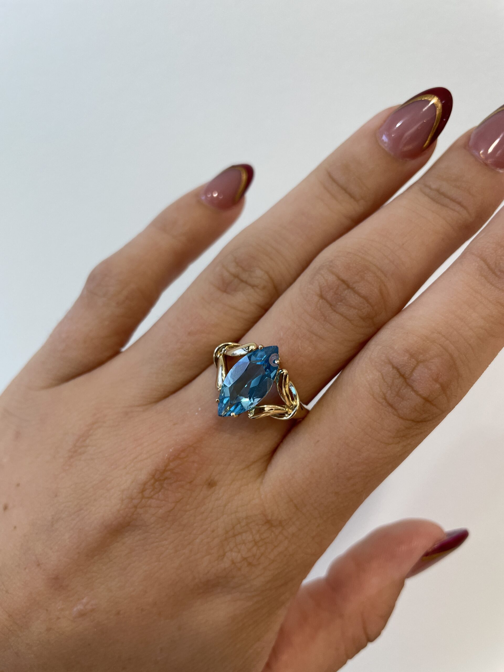 Estate: Yellow Gold Blue Topaz Ring