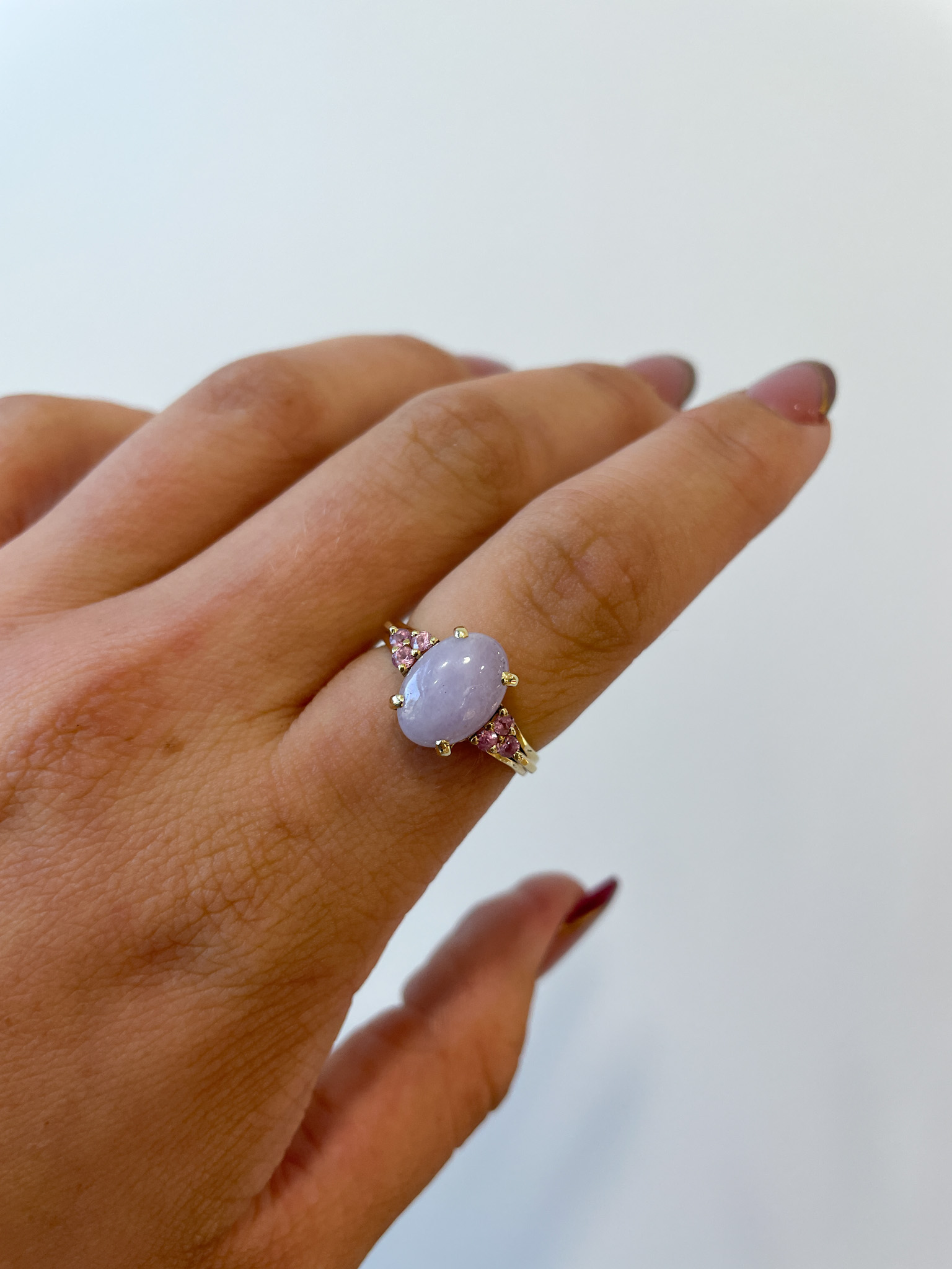Estate: Yellow Gold Lilac-Dyed Jade Ring