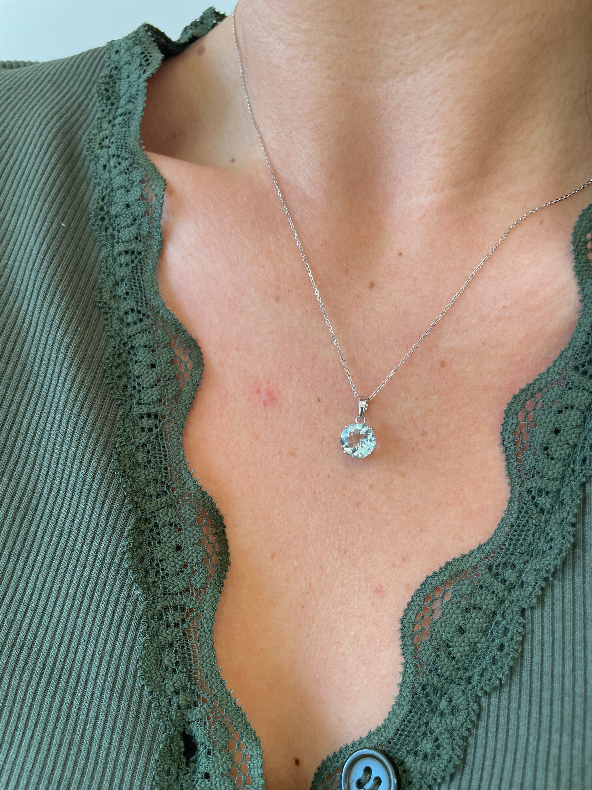 White Gold Aquamarine Pendant Necklace