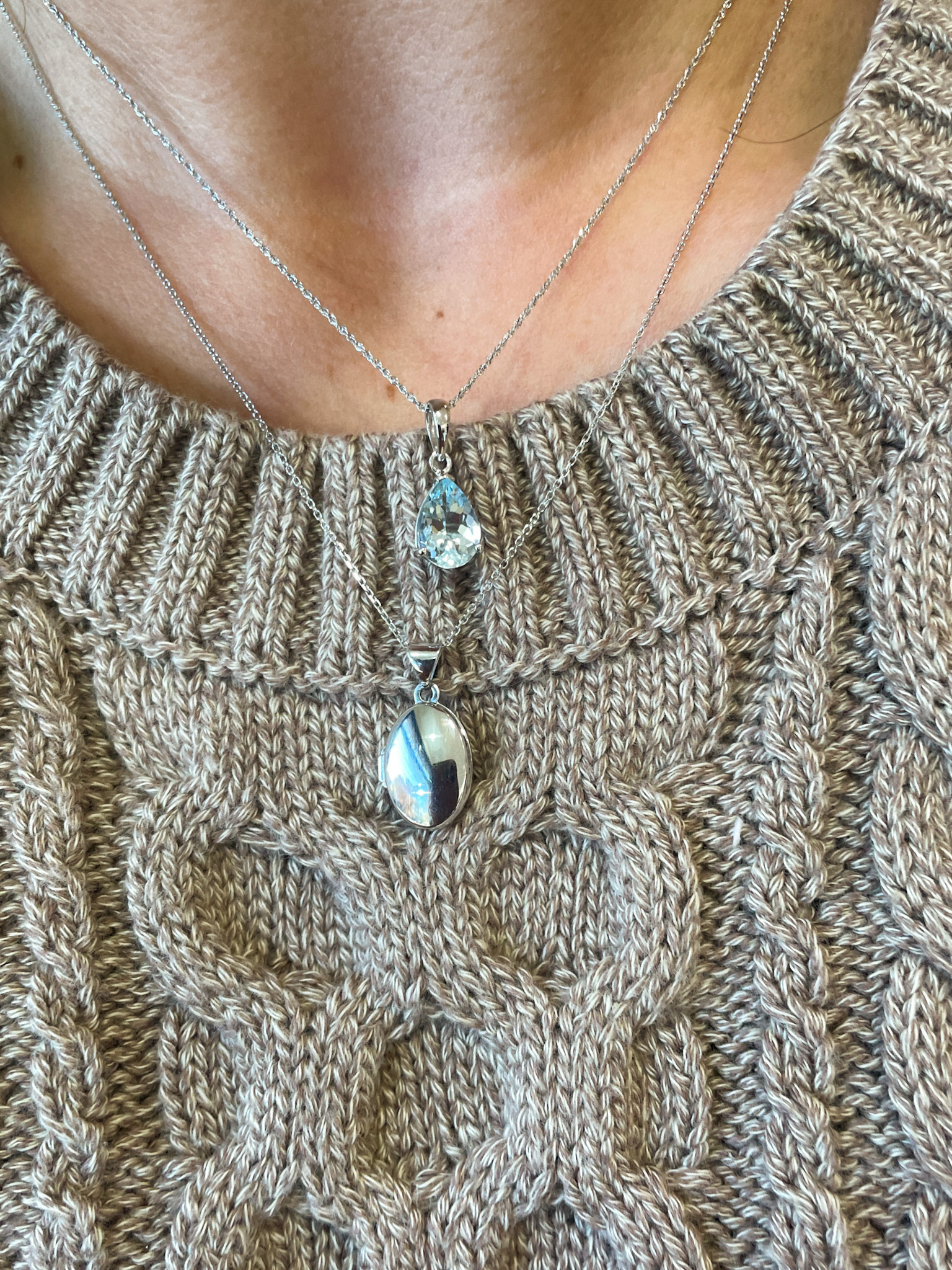 White Gold Aquamarine Pendant Necklace