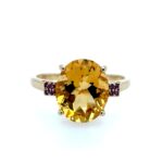 Yellow Gold Citrine Ring with Amethysts