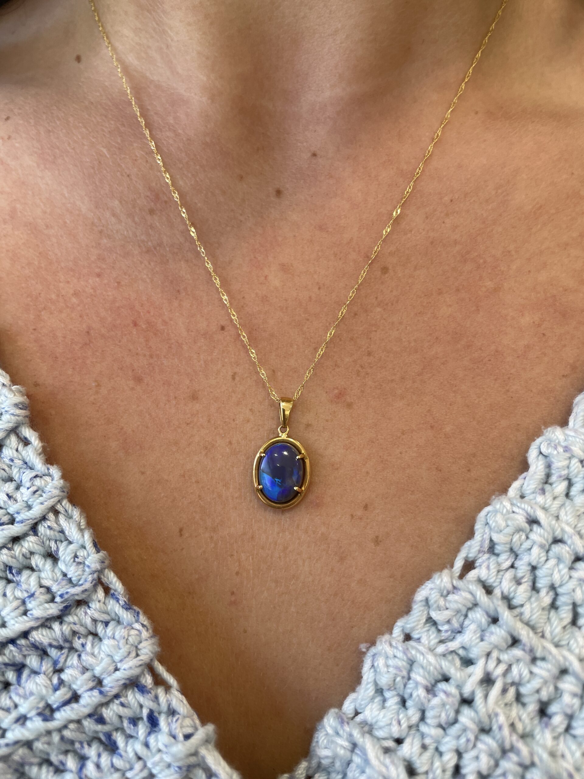 Estate:  Yellow Gold Opal Necklace