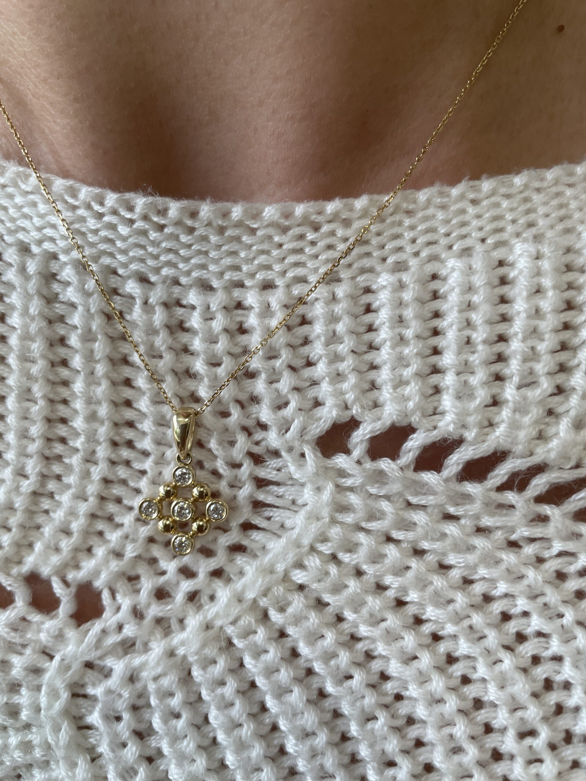 Yellow Gold Necklace with Diamonds