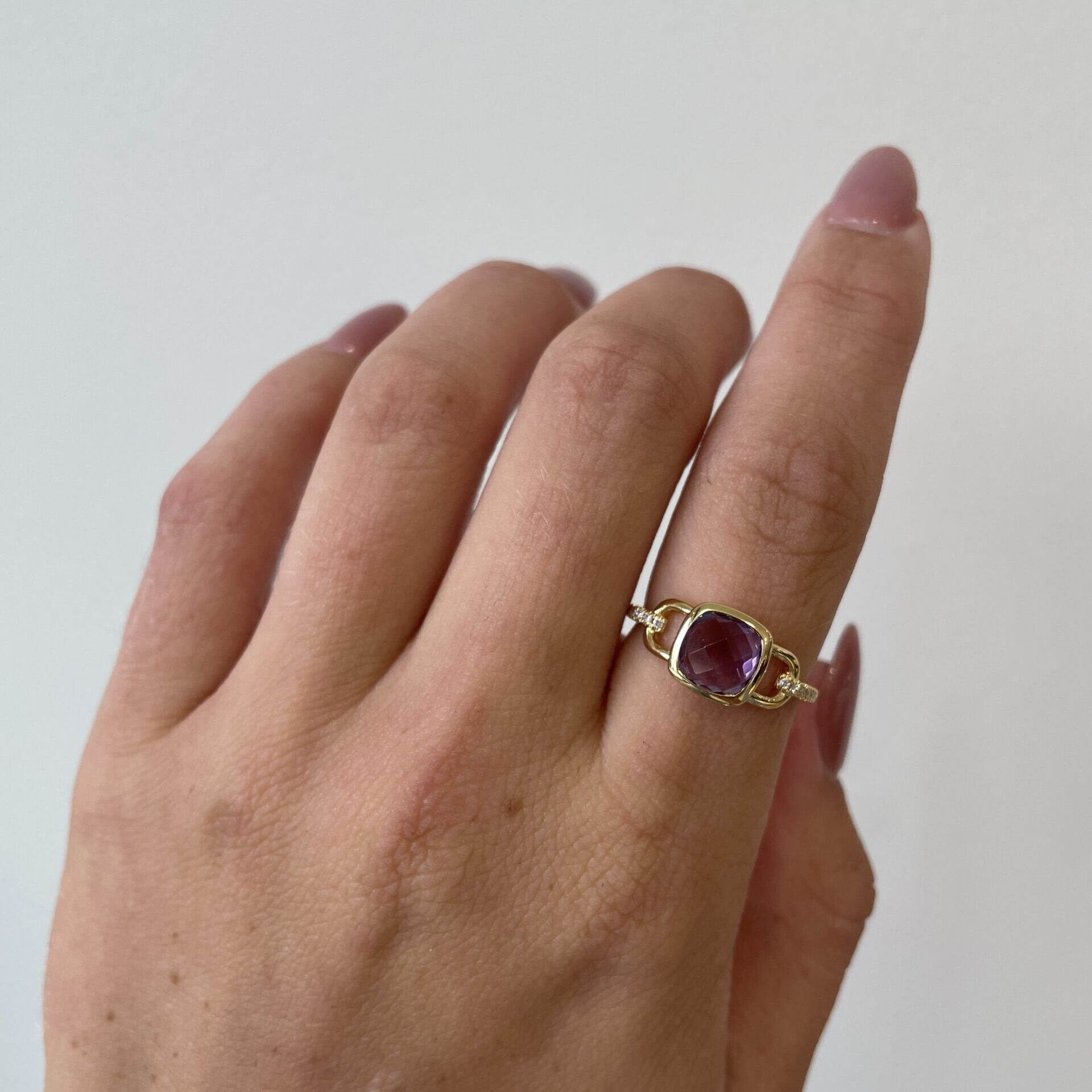 Yellow Gold Amethyst Ring with Diamonds