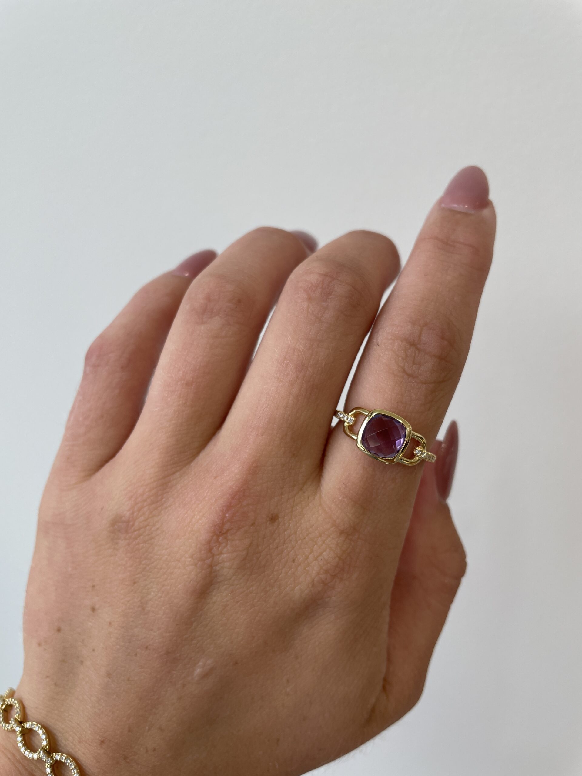 Yellow Gold Amethyst Ring with Diamonds