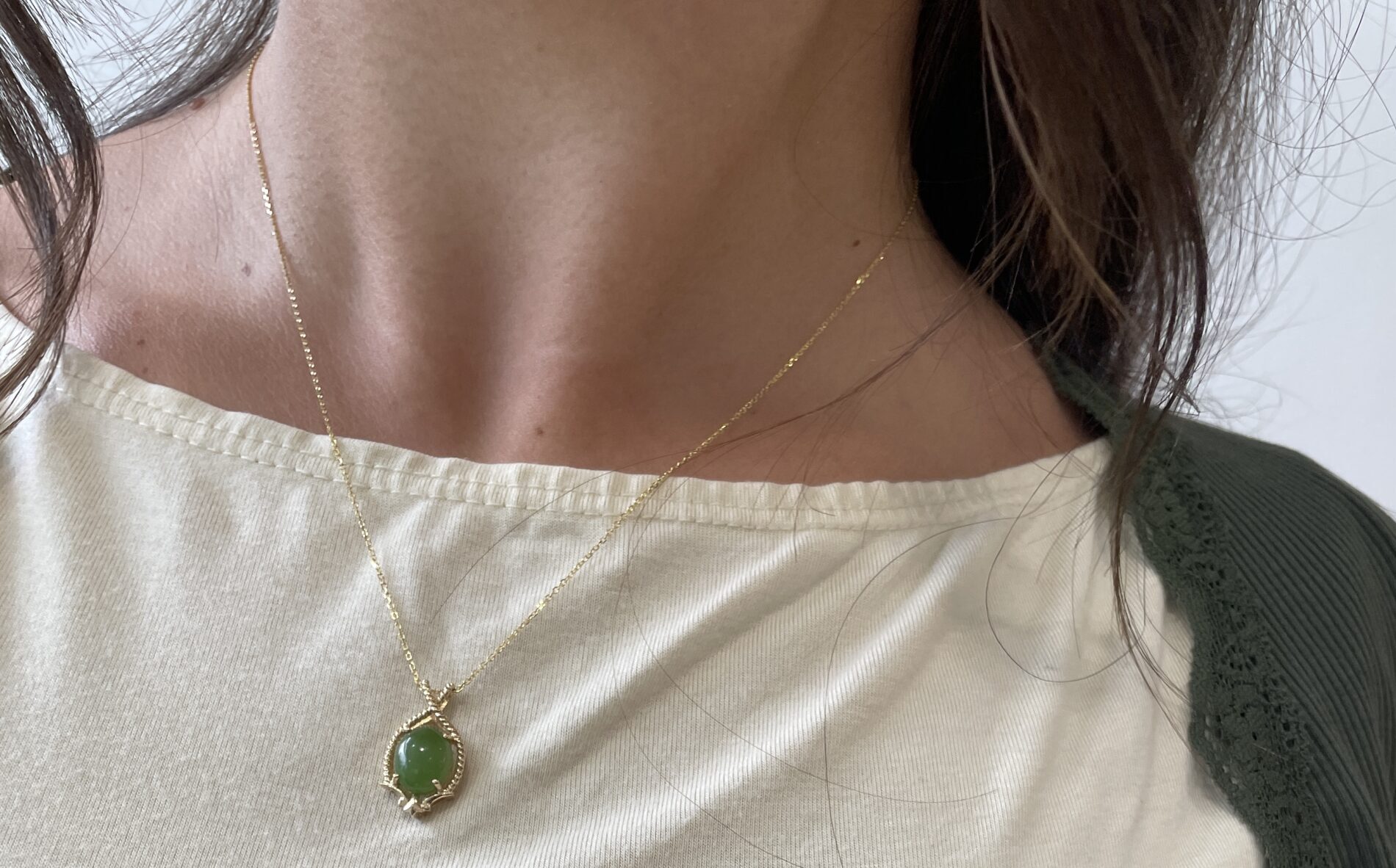 Estate: Yellow Gold Jade Pendant