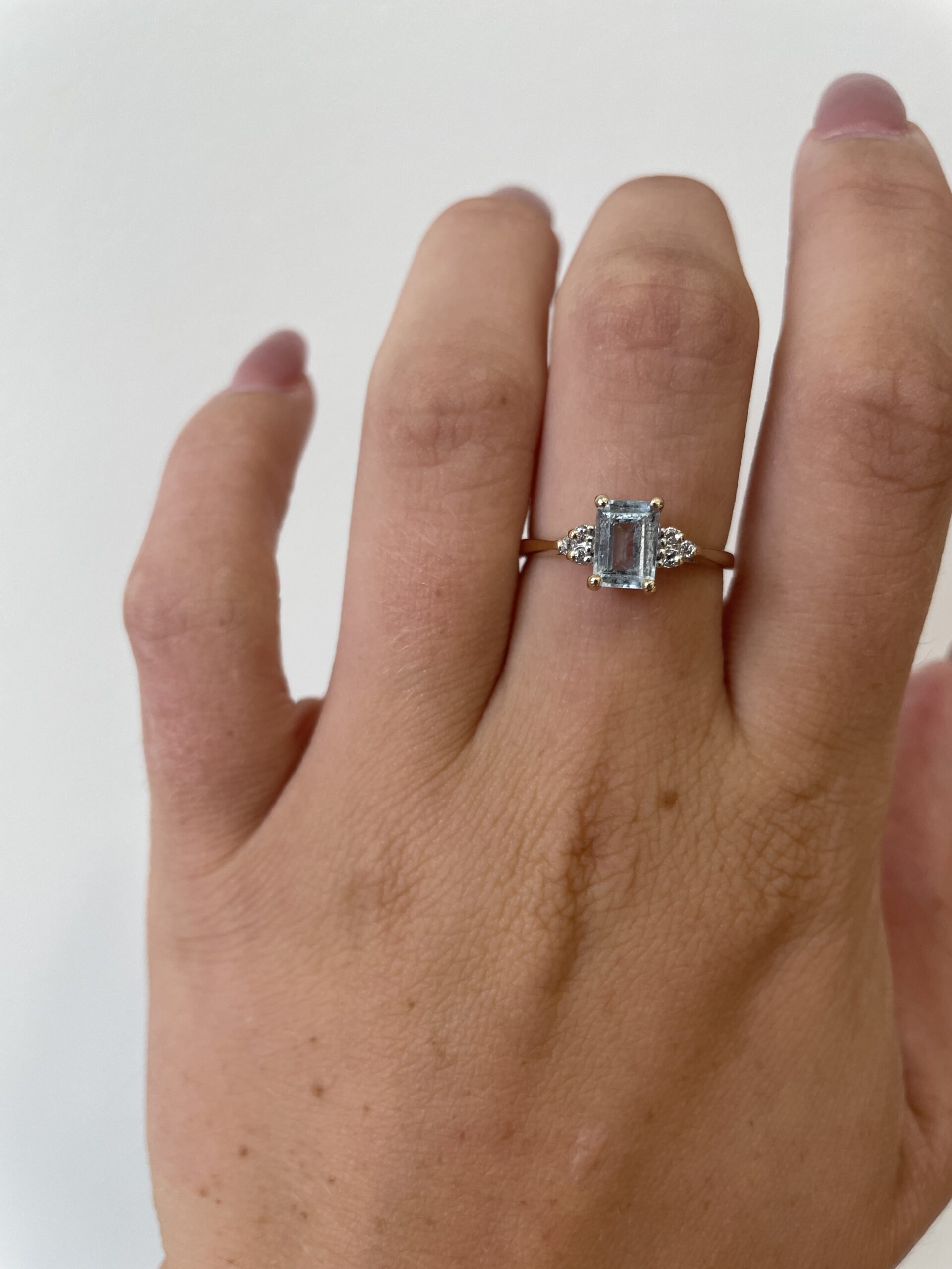 Estate: Yellow Gold Aquamarine Ring with Diamonds
