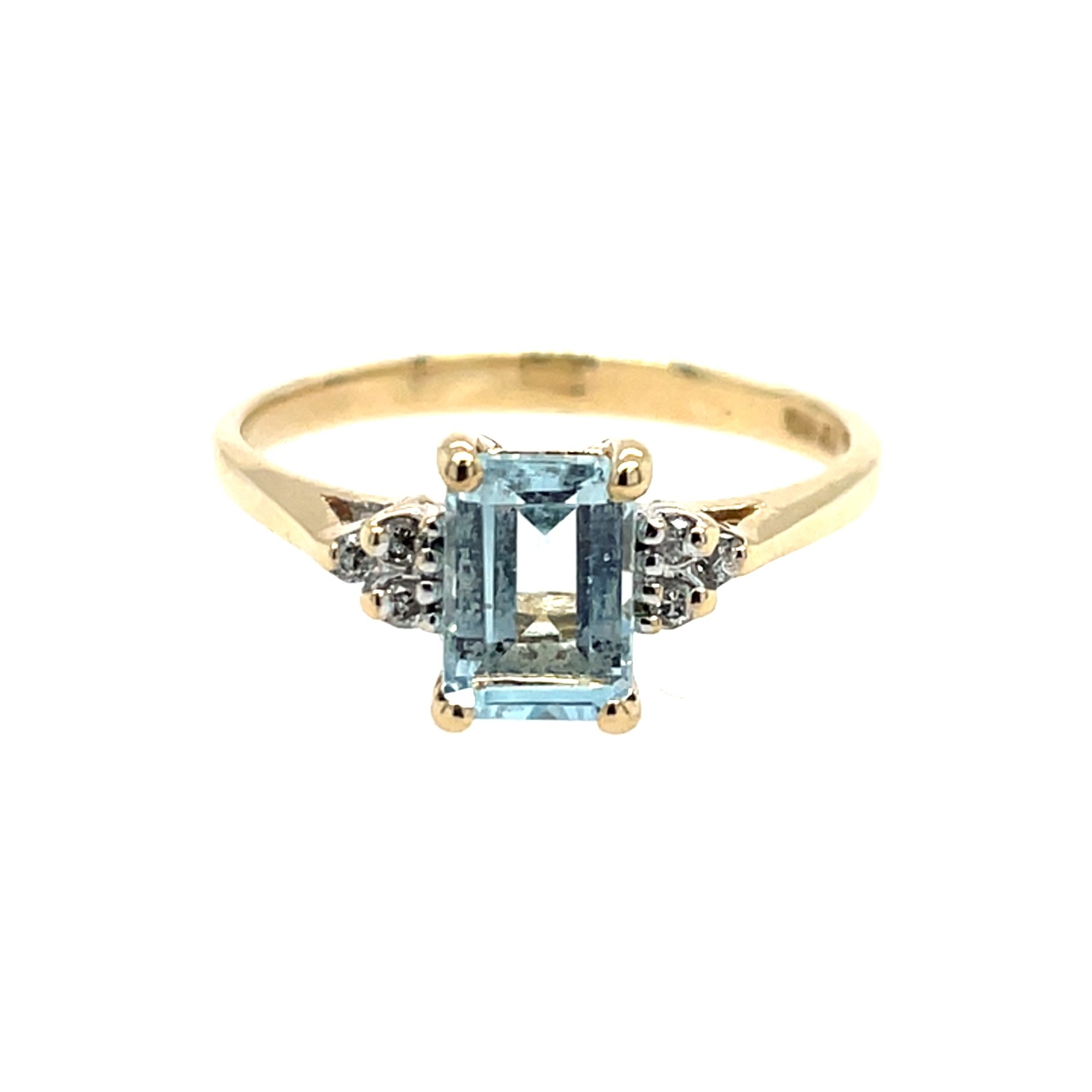 Estate: Yellow Gold Aquamarine Ring with Diamonds