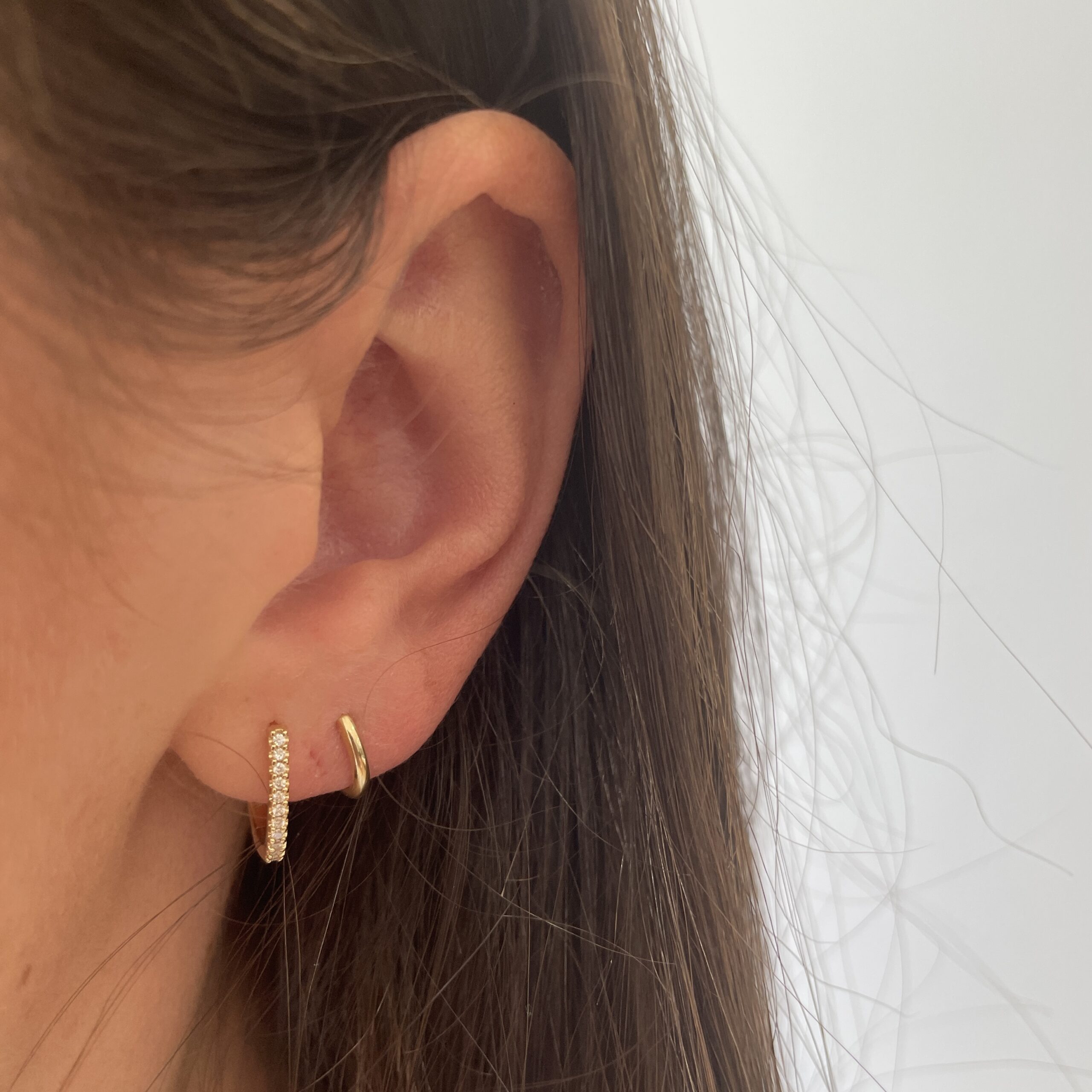 Yellow Gold 0.10 Carat Diamond Oval Huggie Hoop Earrings