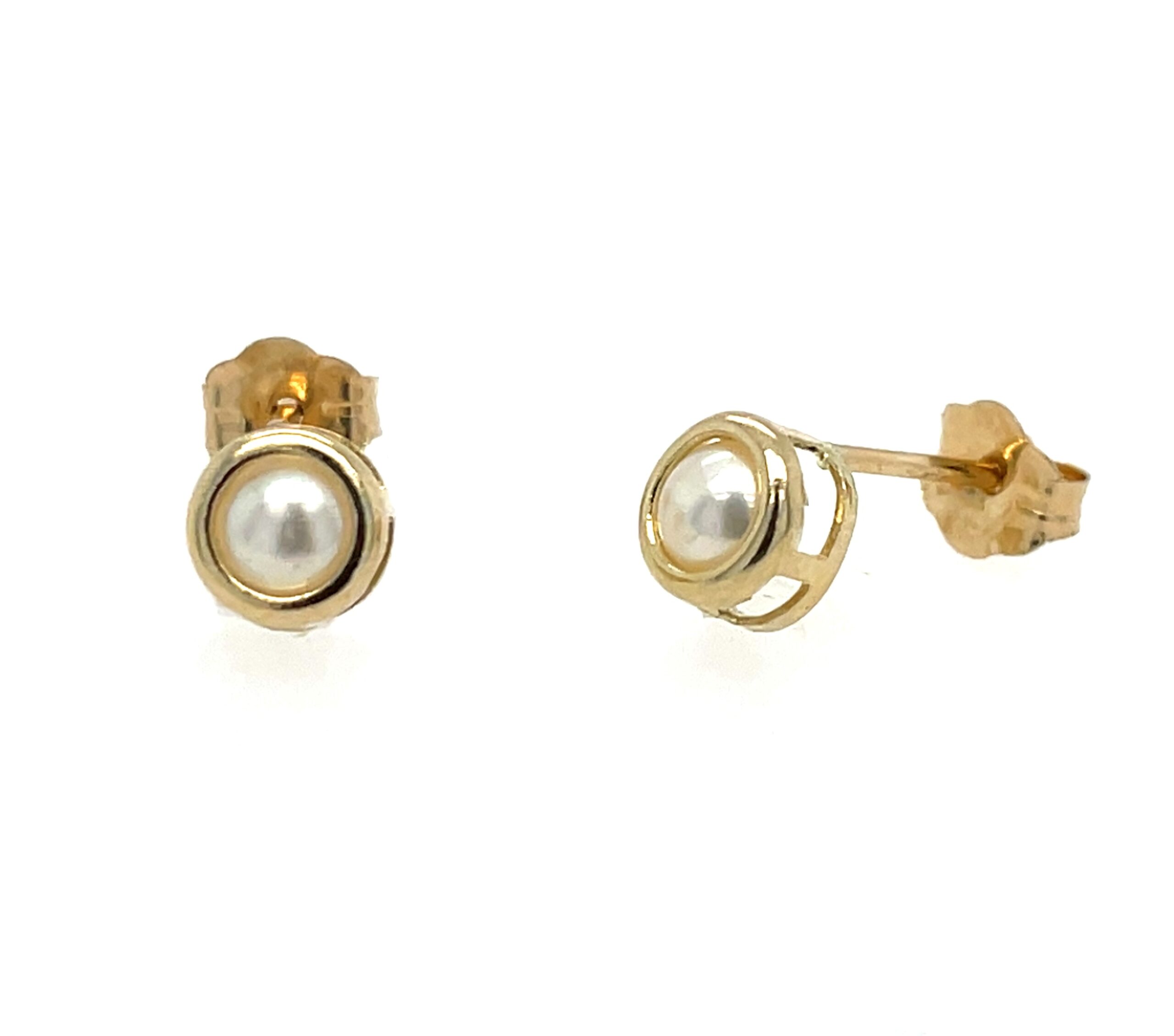 Yellow Gold Pearl Stud Earrings